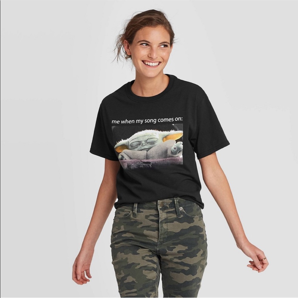 Star Wars baby Yoda T shirt